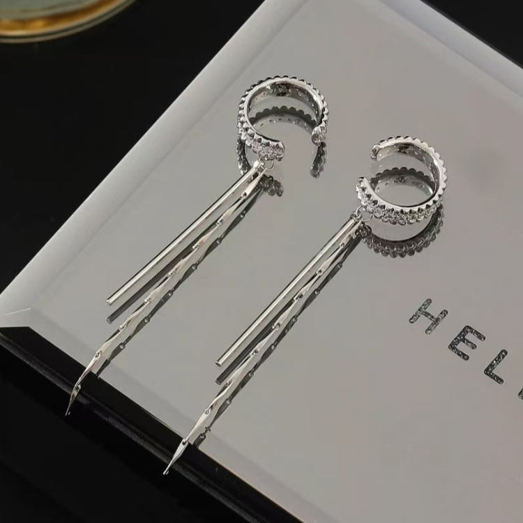 Elegant Light and Luxurious Tassel Earrings – Fashionable Statement Jewelry for Special Occasions and Everyday Glam