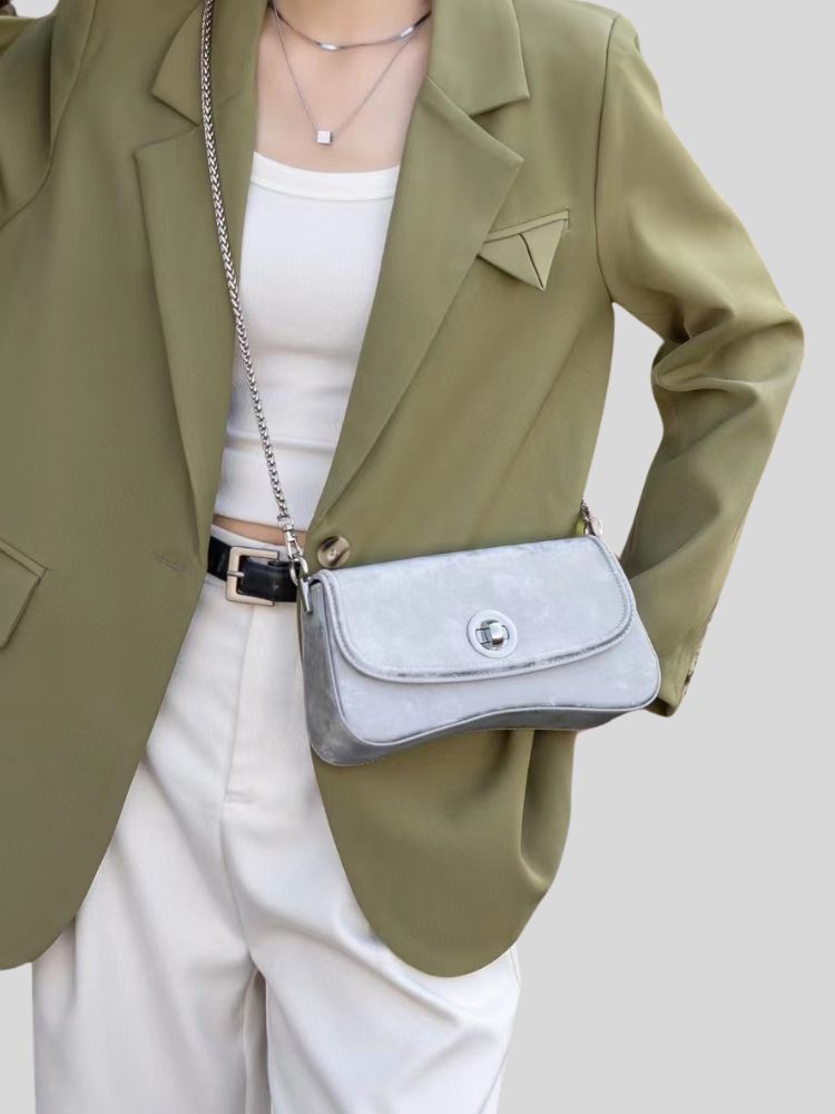 Stylish chain crossbody bag